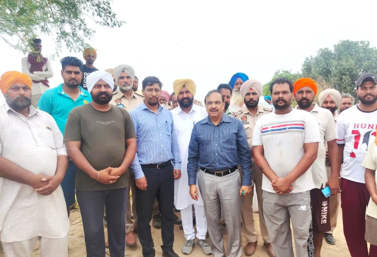 Mansa district administration’s doorstep delivery of ration to flood stricken areas in Sardulgarh lauded by Divisional Commissioner 
