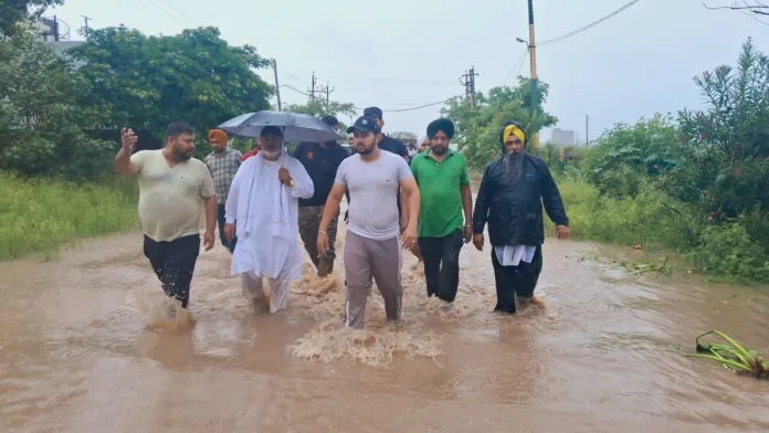 Cabinet Minister Chetan Singh Jauramajra assesses situation of rain-affected villages