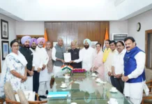 Delegation of turncoat leaders met Punjab Governor