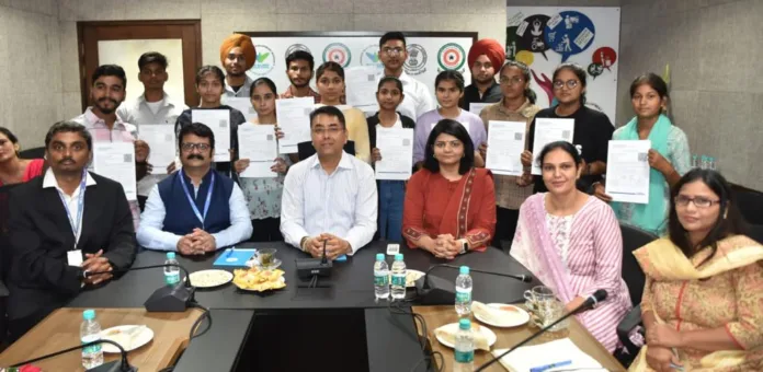 15 students from Punjab meritorious schools make it to MNC; Aman Arora felicitates them with Laptops