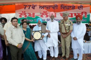 IPRM Chetan Singh Jauramajra hoists tricolour at Tarn Taran