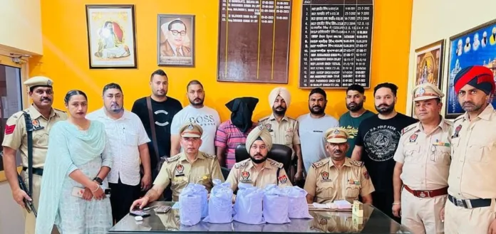 Punjab police arrest a person who sent swimmers to fetch 50kg heroin consignment from Pakistan