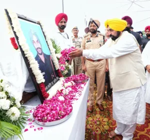 Punjab CM pays homage to Anantnag martyrs, meets families and handed over cheques 