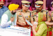 Two Punjab police cops families gets Rs 3 crore cheques from CM; cops martyred/ died during call of duty