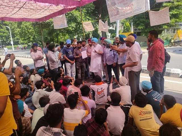 Sigh of relief for Patialavies-month long apprenticeship union protest ends in Patiala 