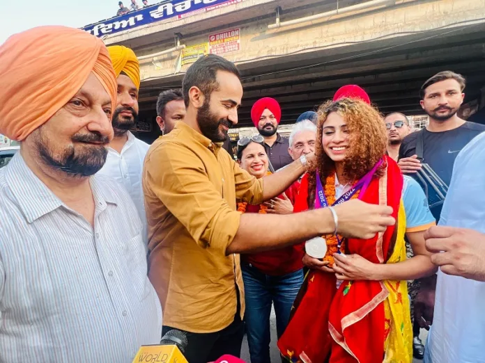 Asian games medalists Toor, Bains gets rousing welcome at Patiala; Meet Hayer honours Samra,Toor, Bains