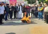 BJP leaders burn effigies of Cong MP and Congress