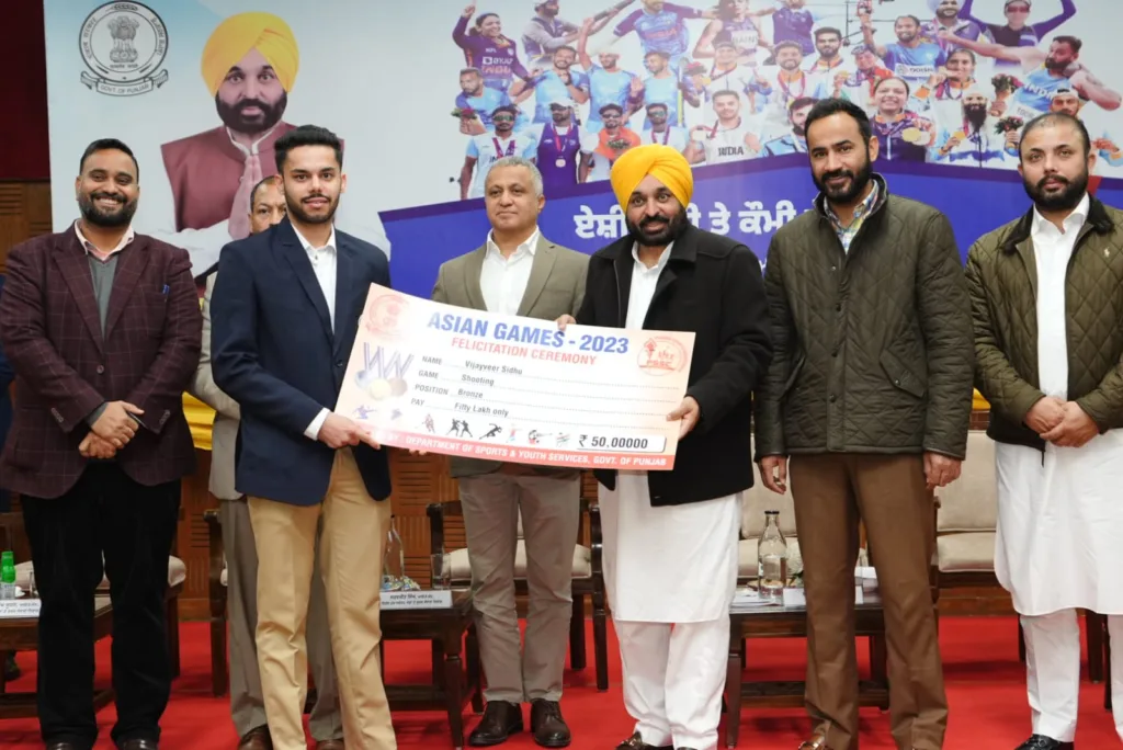 Punjab CM Bhagwant Mann fulfills its commitment; distributes Rs 34 crores to sportspersons who brought laurels