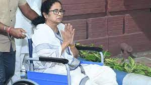 CM injured in a car mishap in Bengal-Photo Courtesy-Indian Express Bangla