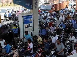 3 days truck drivers strike lead to panic buying of petrol, diesel; rumour about PM Modi’s announcement worsen the situation-Photo courtesy-Times of India