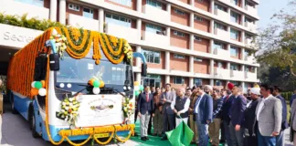 Banwarilal Purohit Governor of Punjab and Administrator UT Chandigarh, flagged off bus to Ayodhya Dham