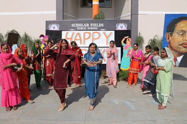 Scholar Fields Public School, Patiala celebrated the festival of
Baisakhi with full fervour and enthusiasm
