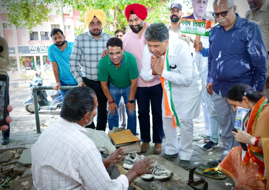 Tewari gets rousing reception during shop-to-shop campaign; assures to address issues of showroom, booth owners