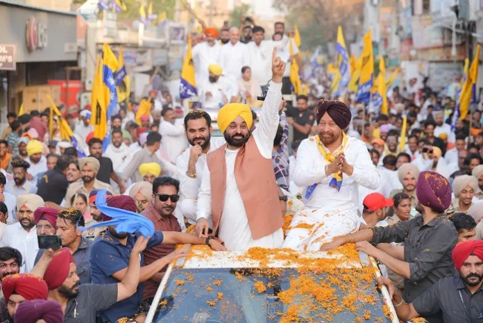 Mann took a dig at Sukhbir Badal, recited 'Kikkli Kaleer Di' to the people