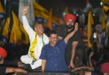 Kejriwal campaigned for Manish Tewari : defeat the BJP as “Achhe din aane wale hain, Modi ji jane wale hain”