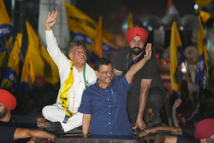 Kejriwal campaigned for Manish Tewari : defeat the BJP as “Achhe din aane wale hain, Modi ji jane wale hain”