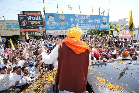 On the way to Pojewal, the area residents stopped CM Mann's convoy and showered him with flowers and support