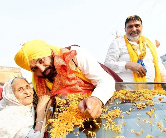 'Bittu te Raja Gappi, Jeetuga Sada Pappi' - echoed in Mann's road show for AAP’s Ludhiana candidate