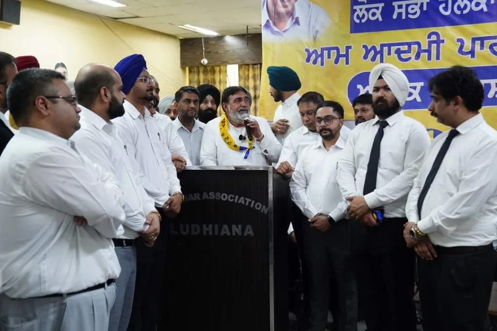 Ashok Parashar Pappi and the Delhi Assembly Speaker held a meeting with the Ludhiana Bar Association