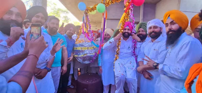 ਆਪ ਉਮੀਦਵਾਰ ਲਾਲਜੀਤ ਭੁੱਲਰ ਨੂੰ ਗੁਰਪ੍ਰੀਤ ਗੋਰਾ ਜੋਤੀਸ਼ਾਹ ਵੱਲੋ ਦੇਸ਼ੀ ਘਿਓ ਨਾਲ ਤੋਲਿਆ