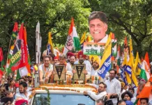 Large number of Congress, AAP workers joins Tewari during padyatra ahead of filing nomination papers