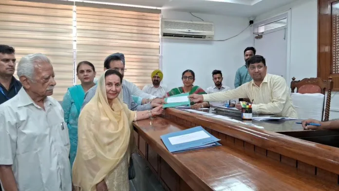 Capt Amarinder Singh, senior BJP leadership fails to turn up to accompany Preneet Kaur during her nomination filing