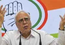 Kapil Sibal bats for Manish Tewari; appeals for votes -Photo courtesy-Business Standard