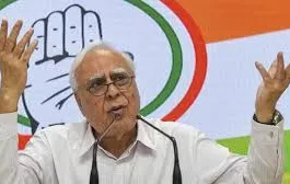 Kapil Sibal bats for Manish Tewari; appeals for votes -Photo courtesy-Business Standard