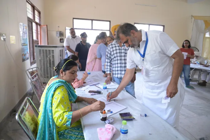 61.32 percent votes polled in Punjab; Bathinda recorded highest, Amritsar recorded lowest amongst 13 lok sabha seats