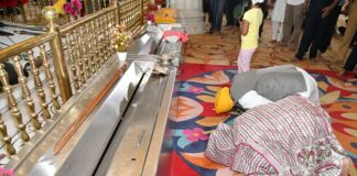 CM pays obeisance at Gurudwara Singh Shaheedan; says Bittu should flag pending issues of state with the Union government