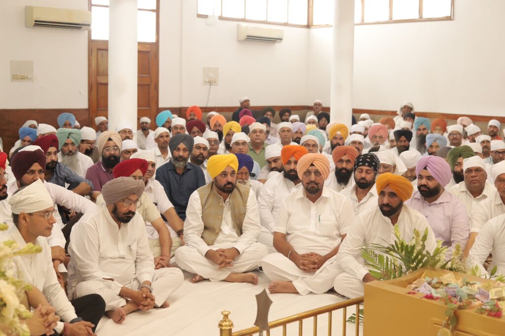 Last Respects Paid to Rakesh Yadav; prayer attended by Chief Minister Bhagwant Singh Mann and other personalities