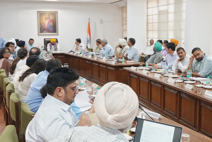 CM holds maiden post election meeting with DCs; issues stern warning, instructions to bureaucrats 