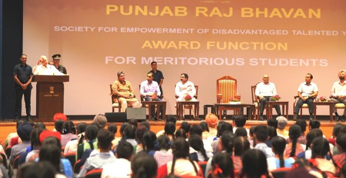 Maiden Initiative: Governor felicitates 300 meritorious students of government schools of Punjab & UT, Chandigarh