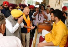 Manish Sisodia, along with his family, pays obeisance at Sri Darbar Sahib and Durgiana Temple