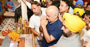 Manish Sisodia, along with his family, pays obeisance at Sri Darbar Sahib and Durgiana Temple