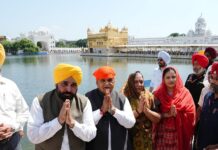 Mann becomes first CM to visit Amritsar with a Governor; both paid obeisance at Sri Harmandir Sahib and Sri Durgiana Mandir