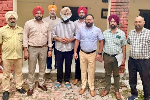 Punjab Local Bodies’ department officer arrested by Vigilance Bureau for accepting bribe