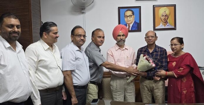 CA Vinod Kumar Bansal assumes charge as Director/F &C, PSTCL